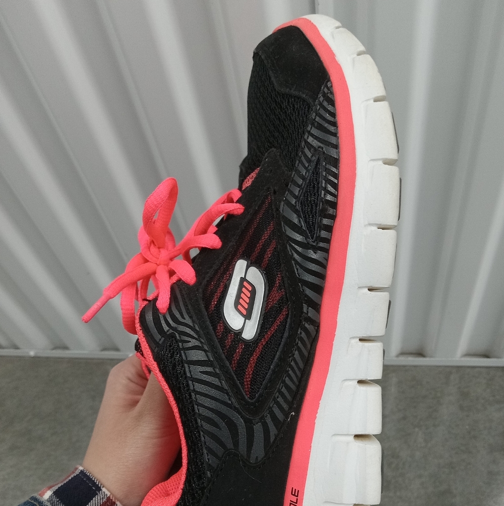 Sketchers Runner Shoes